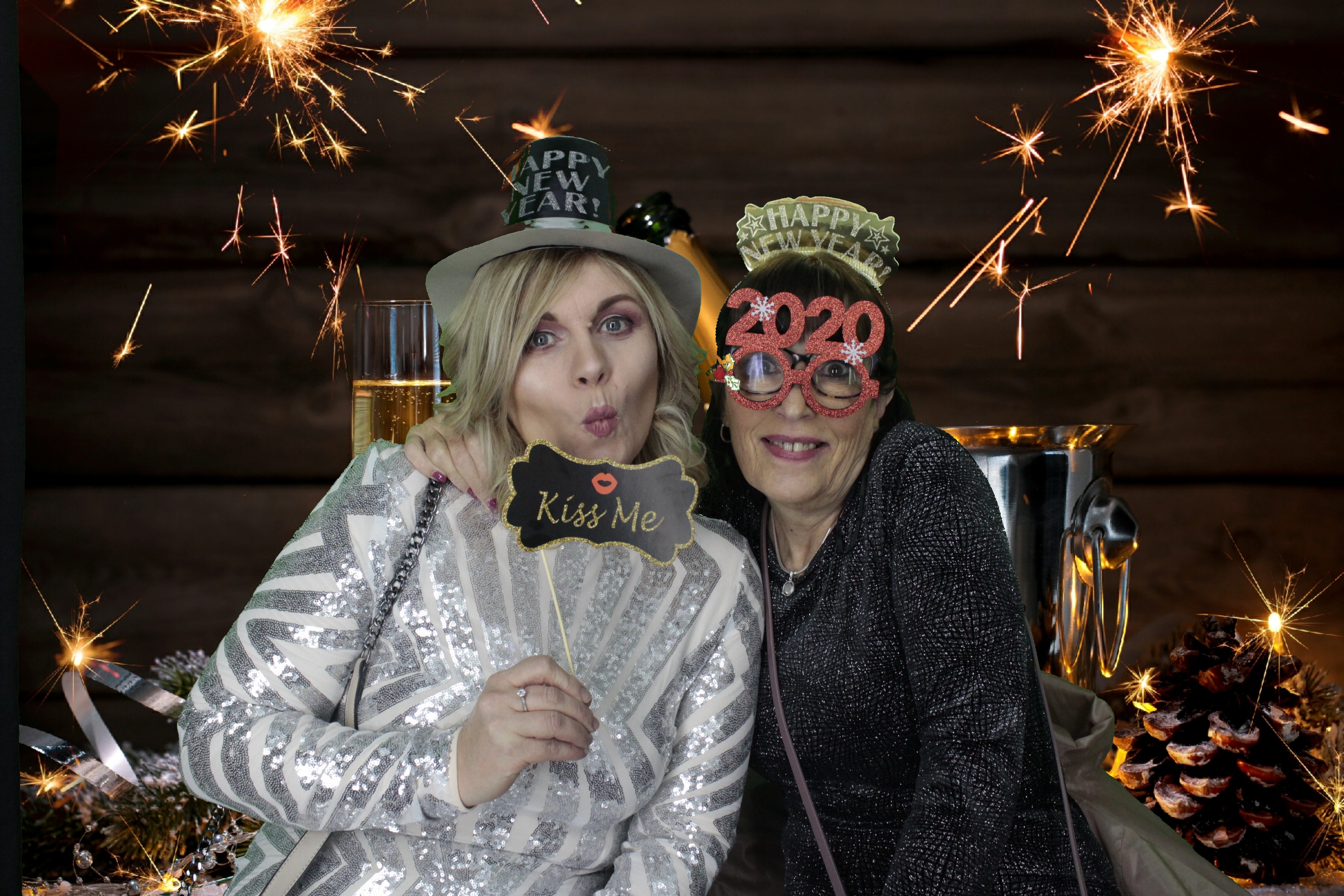 NYE Party | View more photos from the event at gallery.myphotoboothexperience.co.uk/u/MyPhotoBoothExperienceLtd/NYE-Party
